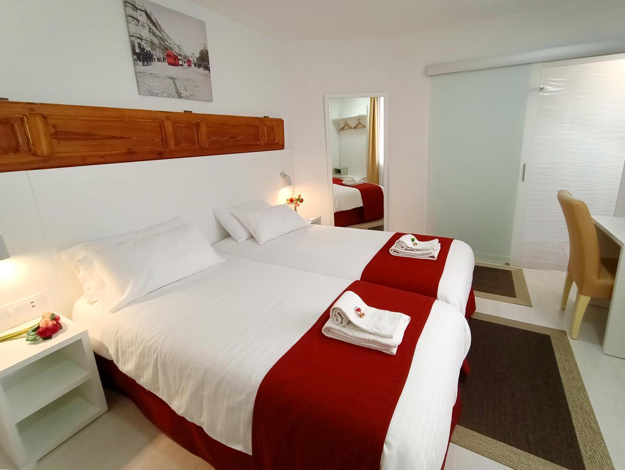 Hostal Royal Cruz Madrid Exterior photo