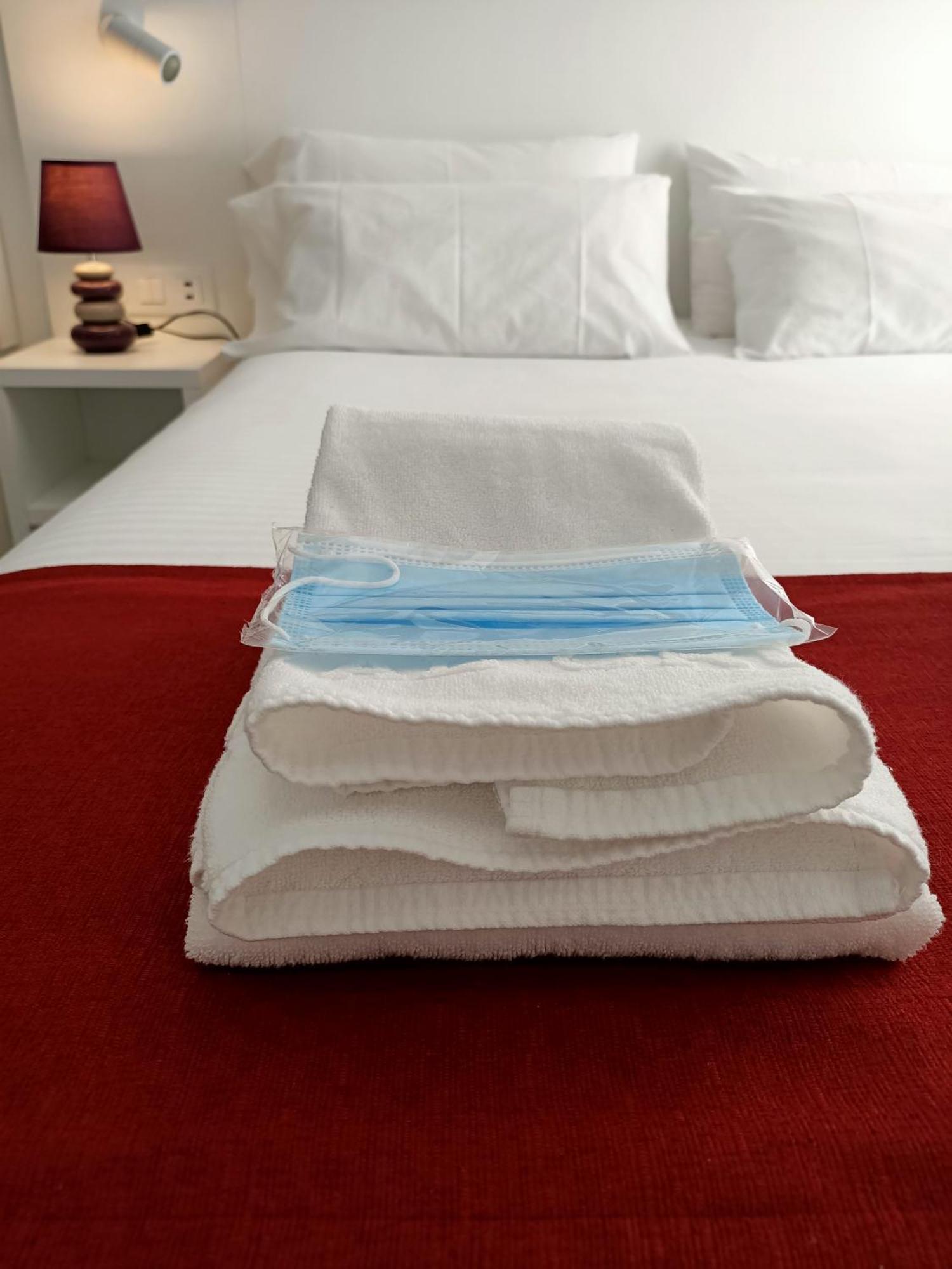 Hostal Royal Cruz Madrid Exterior photo